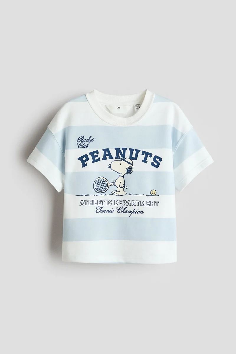 اتش اند ام تي-شيرت مزيّن بطبعة